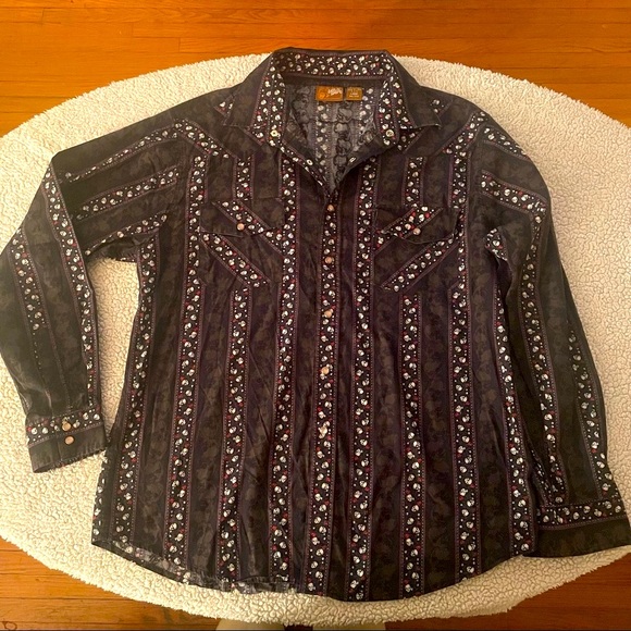 Unique Skull Snap Shirt - Picture 1 of 14